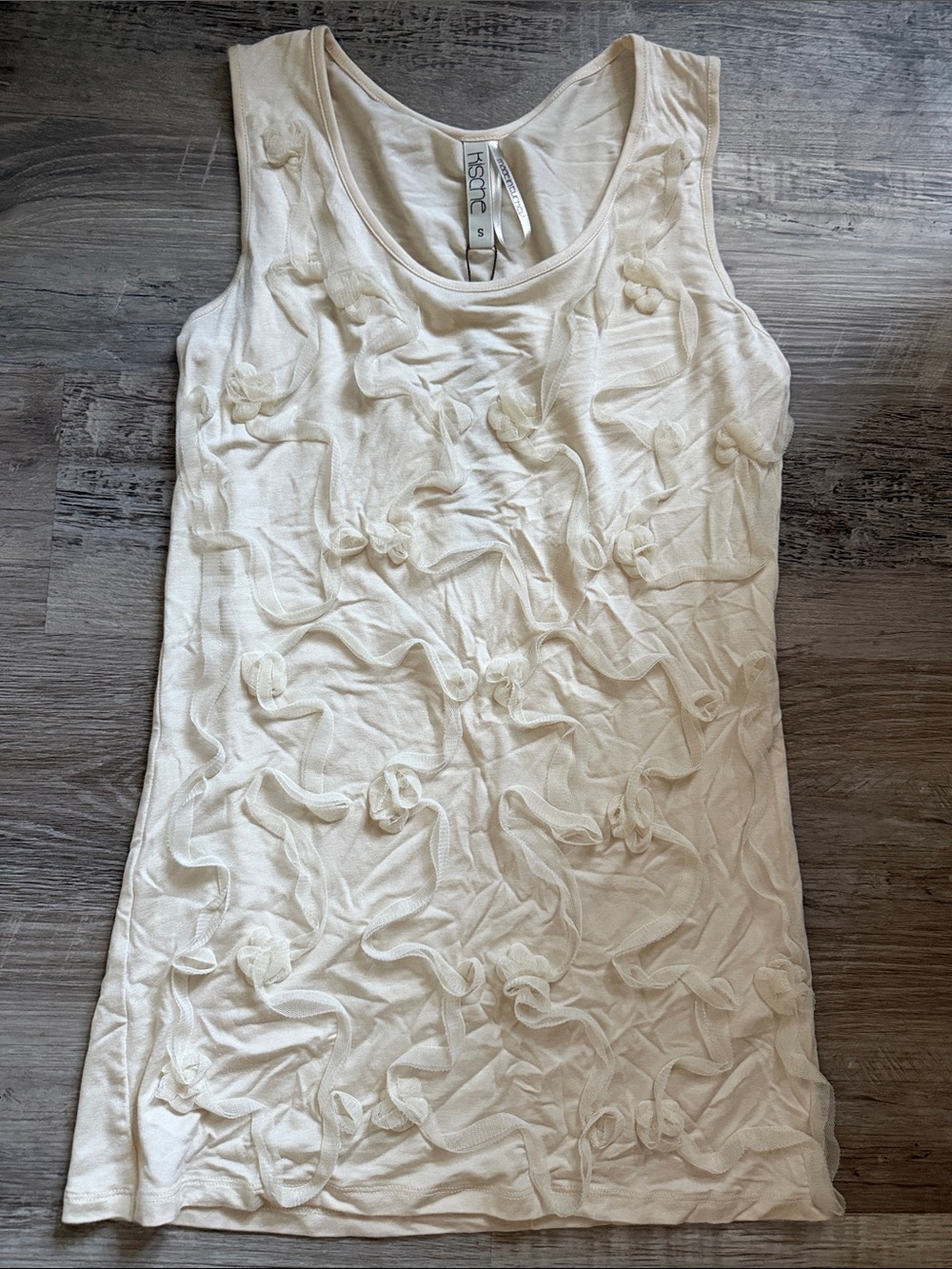 NWT Kische Cream Sleeveless Ruffle-Front Appliqué Tank Top